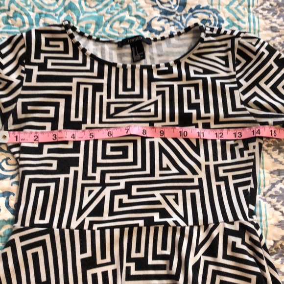 Forever21 geometric black & white dress size small - Picture 5 of 7